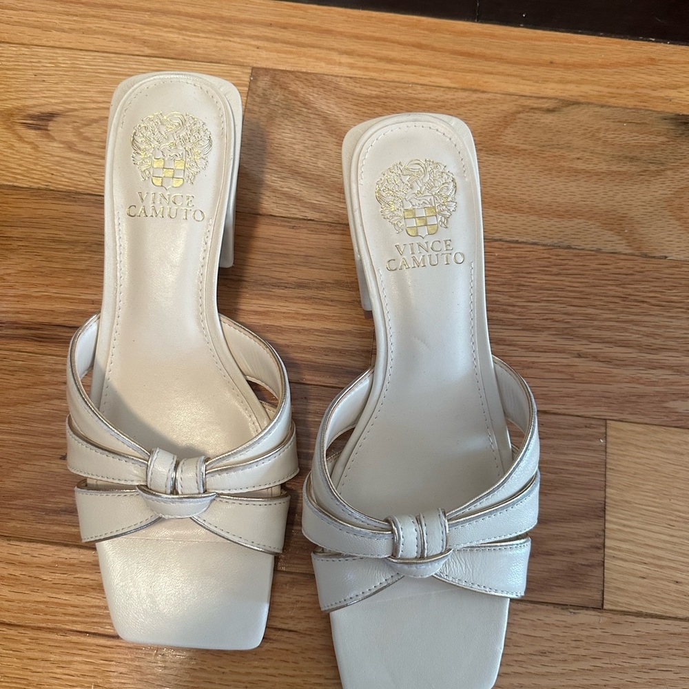 Vince Camuto low heel never worn
